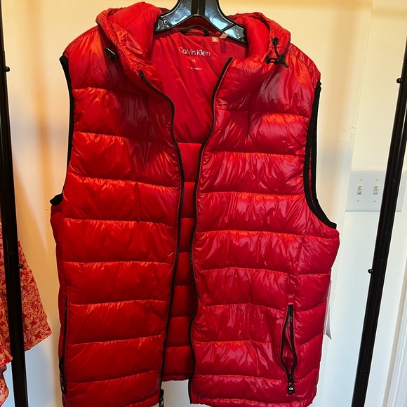 Men’s NWT Calvin Klein red vest, outdoor - Picture 1 of 4